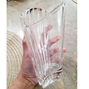 Lead Crystal Glass Heart Shaped Ribbed Asymmetrical Centerpiece Flower Vase 6.5"